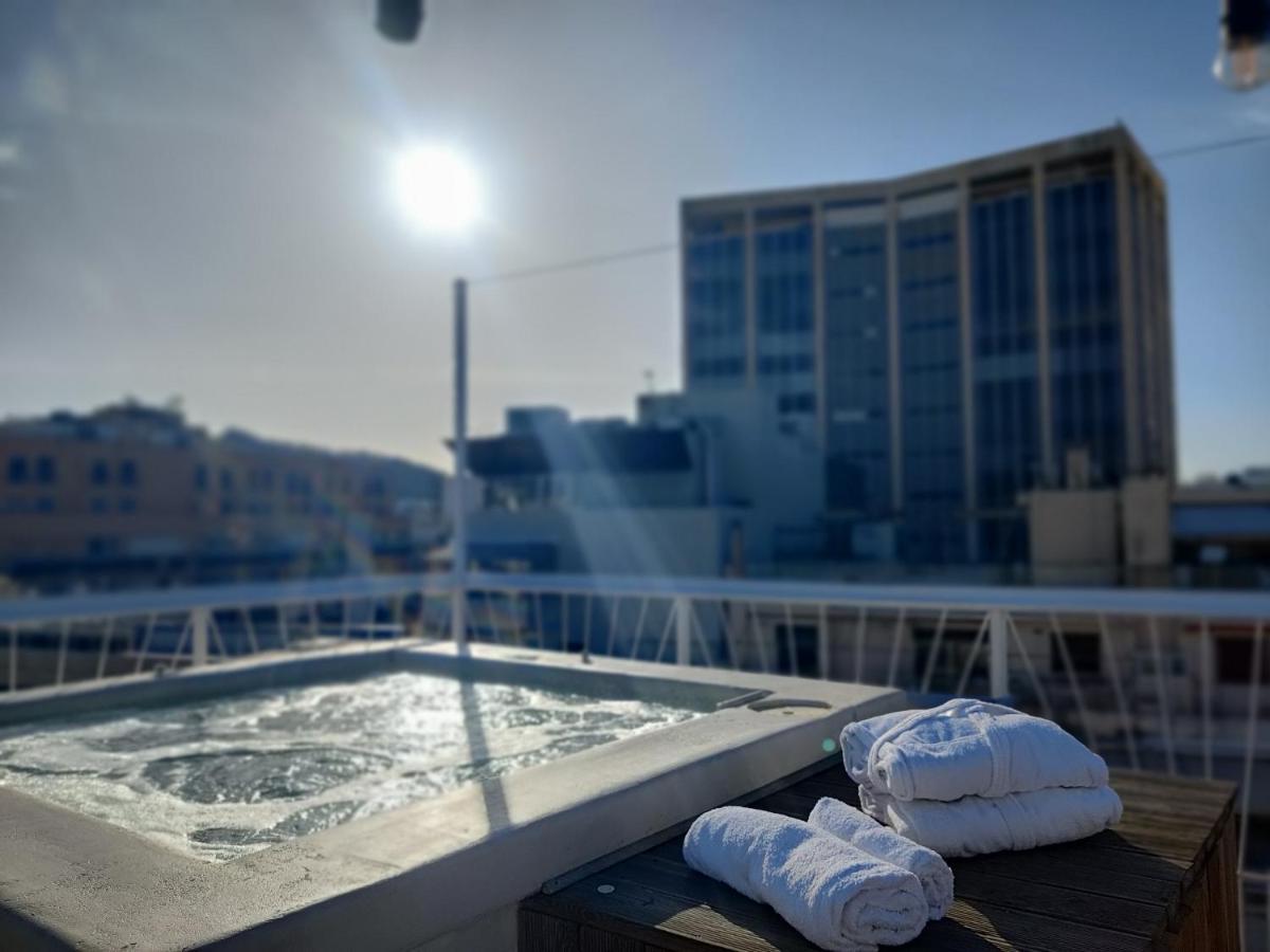 Unique Solar Penthouse With Jacuzzi And Sauna In Central Athens Atenas Exterior foto